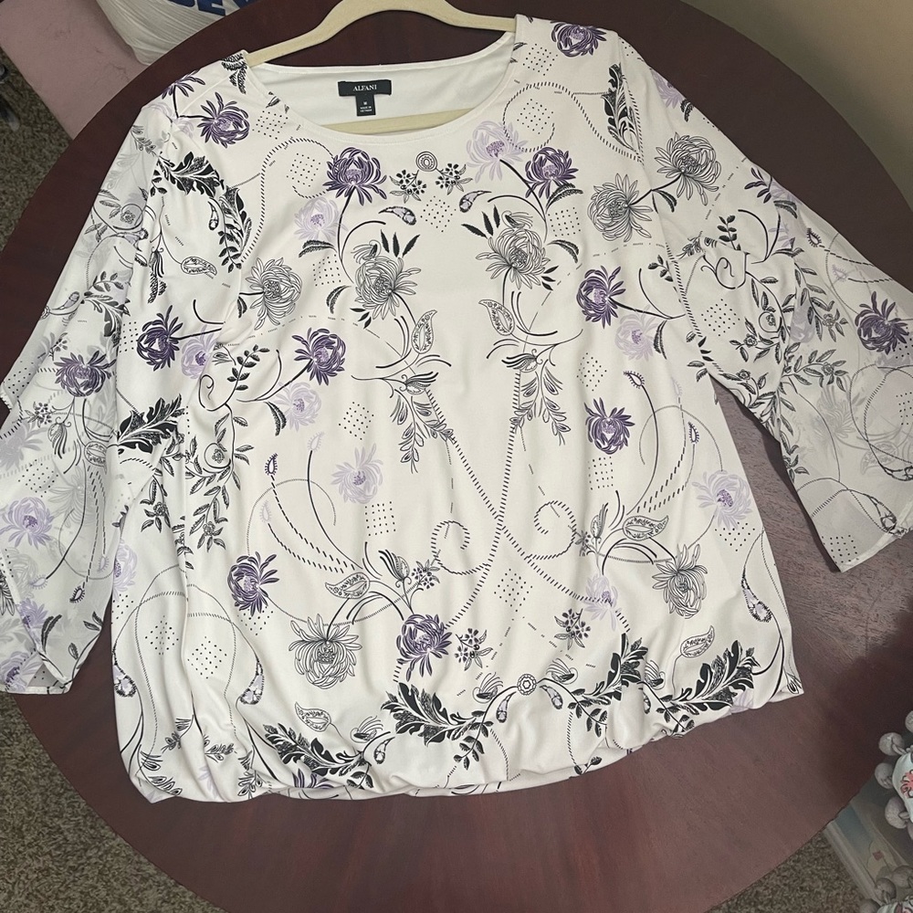 Ladies Alfani polyester/spandex blouse size Medoum